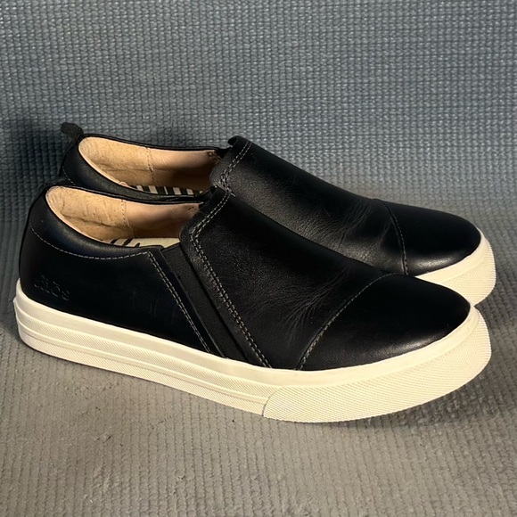 Taos Footwear Twin Gore Lux Black Leather Slip-On Comfort Shoes Size 6.5 - Picture 2 of 9